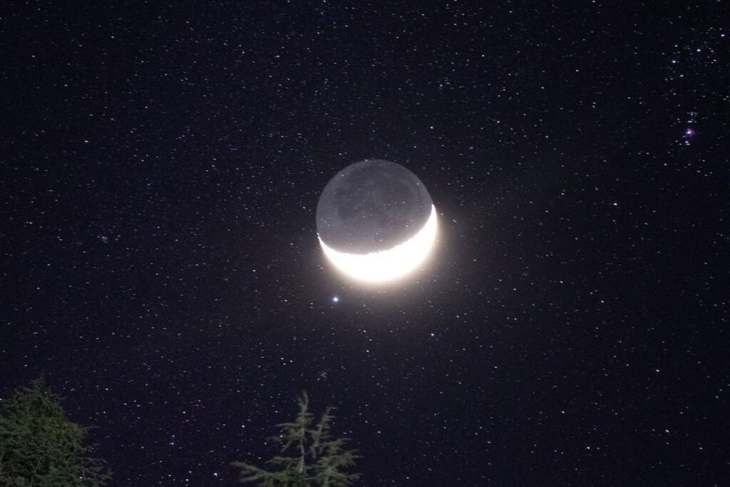 Crescent moon and stars in the night sky, representing the broader system of Vedic astrology beyond zodiac signs